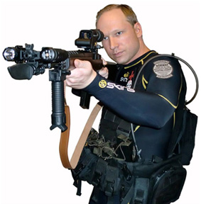 Anders Behring Breivik : le meurtrier norvégien en position de tir avec un fusil d'assaut