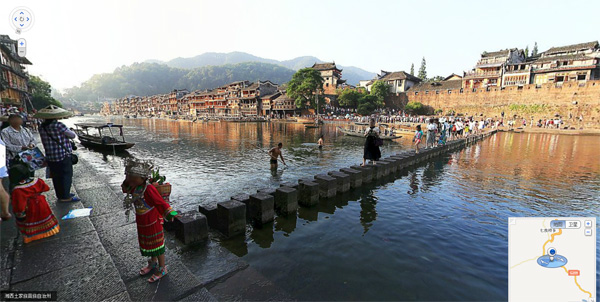 Total View de Baidu: photo d'un pont qui traverse une rivière.